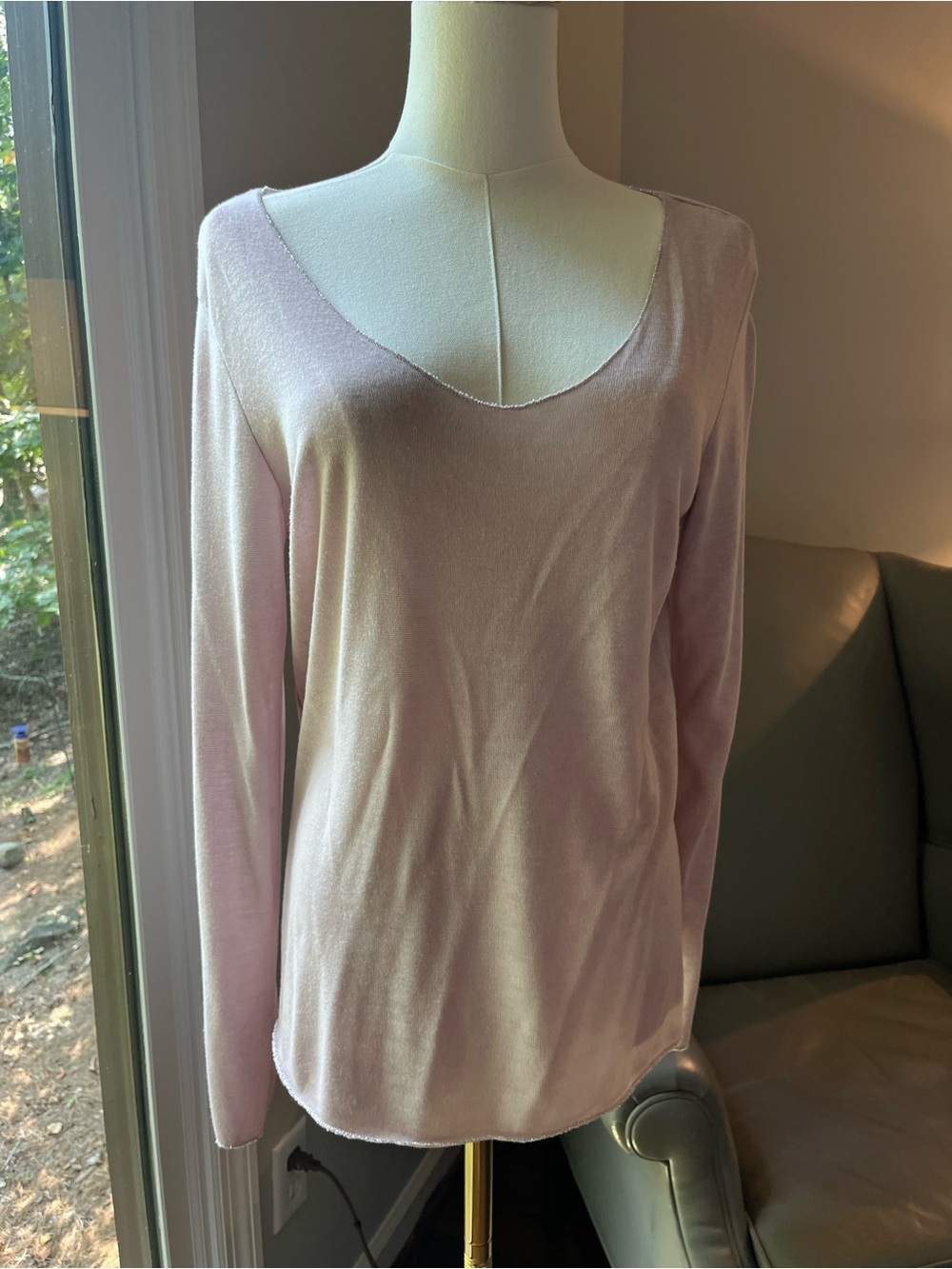 Light Pink Long-Sleeve Women's Scoop Neck Sweatersmall lightweight silver accent